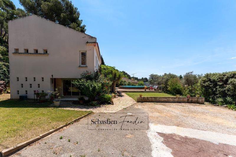 Maison - 210 m² - 8 pièces