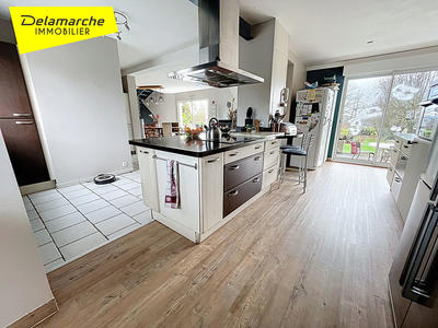 Maison - 202 m² - 10 pièces