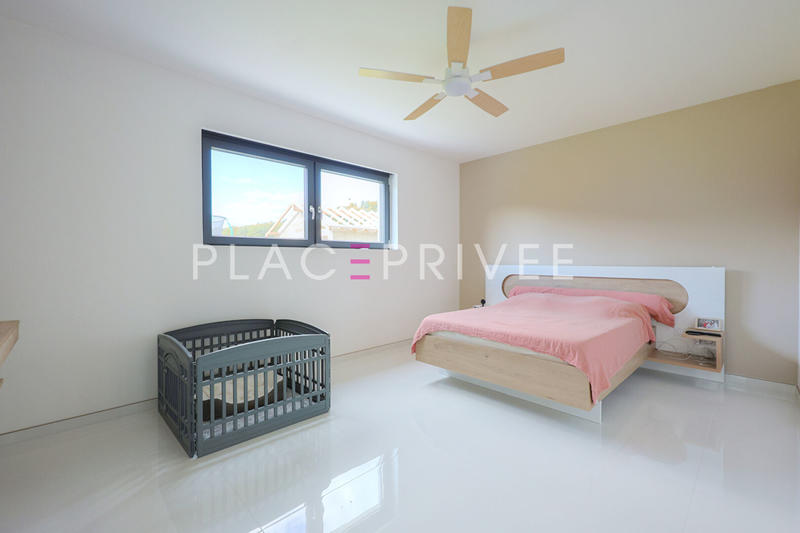 Maison - 300 m² - 9 pièces