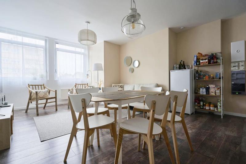 Appartement - 98 m² - 6 pièces