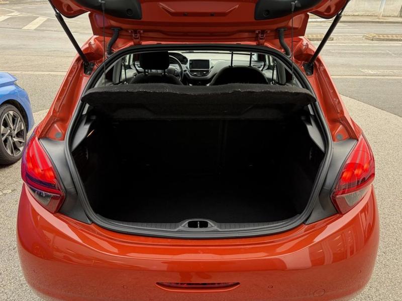 Peugeot 208 Puretech 110 s&amp;S Allure - 4 options incluses