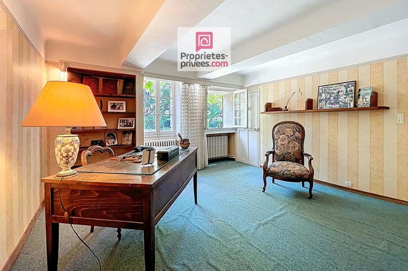 Maison - 185 m² - 9 pièces