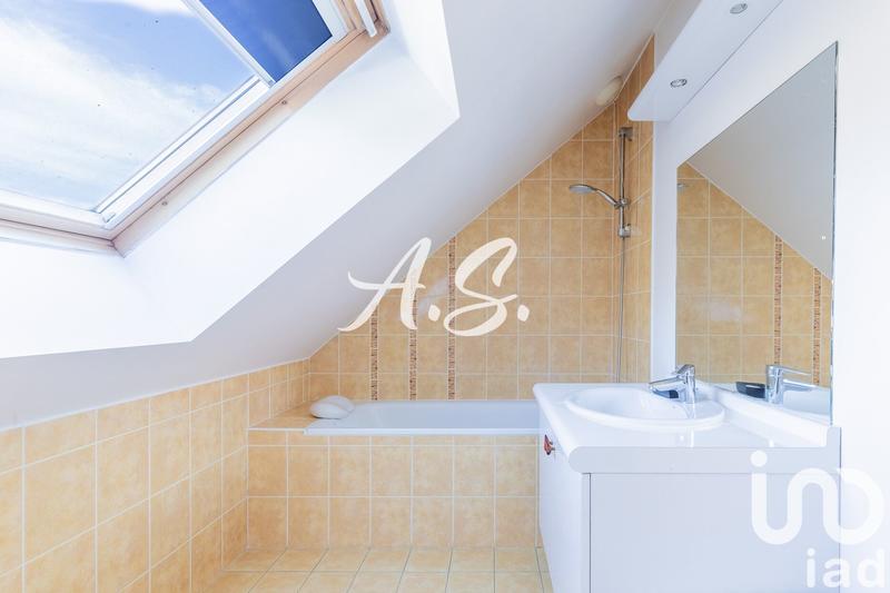 Maison - 212 m² - 8 pièces