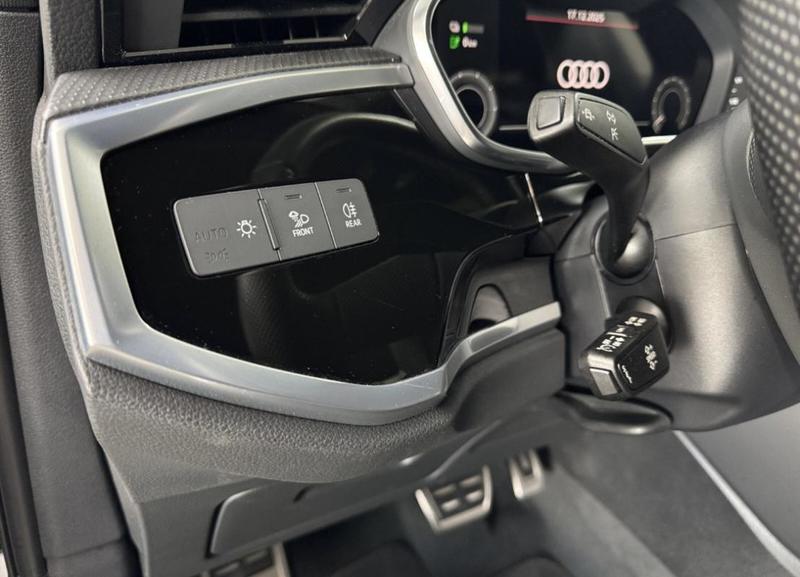 Audi Q3 Sportback 45 TFSIe 245 Hybride Rechargeable / Toit Ouvrant Volant Méplat Coffre Elec Keyless Pack Ambiance Led