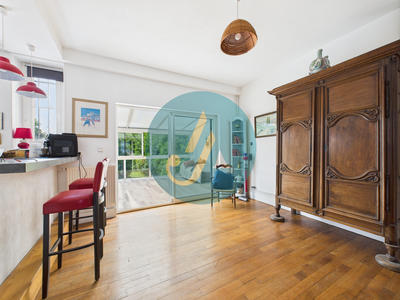 Maison - 198 m² - 11 pièces