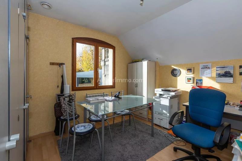 Maison - 225 m² - 9 pièces