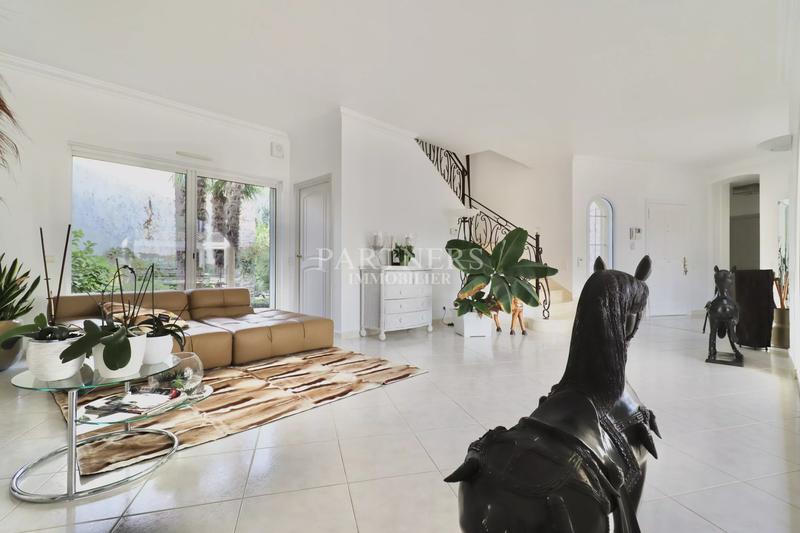 Maison - 320 m² - 8 pièces