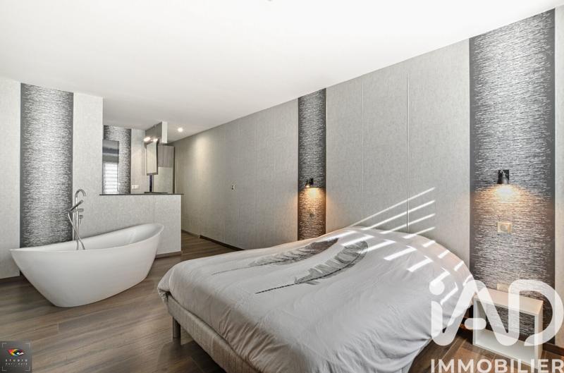 Maison - 210 m² - 7 pièces