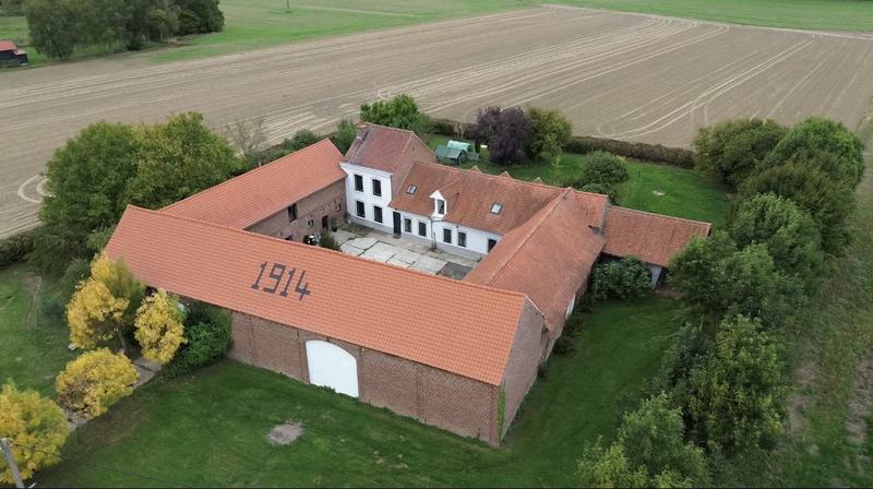 Maison traditionnelle - 347 m² - 12 pièces