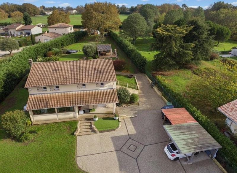 Maison - 240 m² - 7 pièces