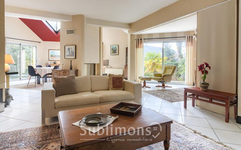 Maison traditionnelle - 205 m² - 6 pièces