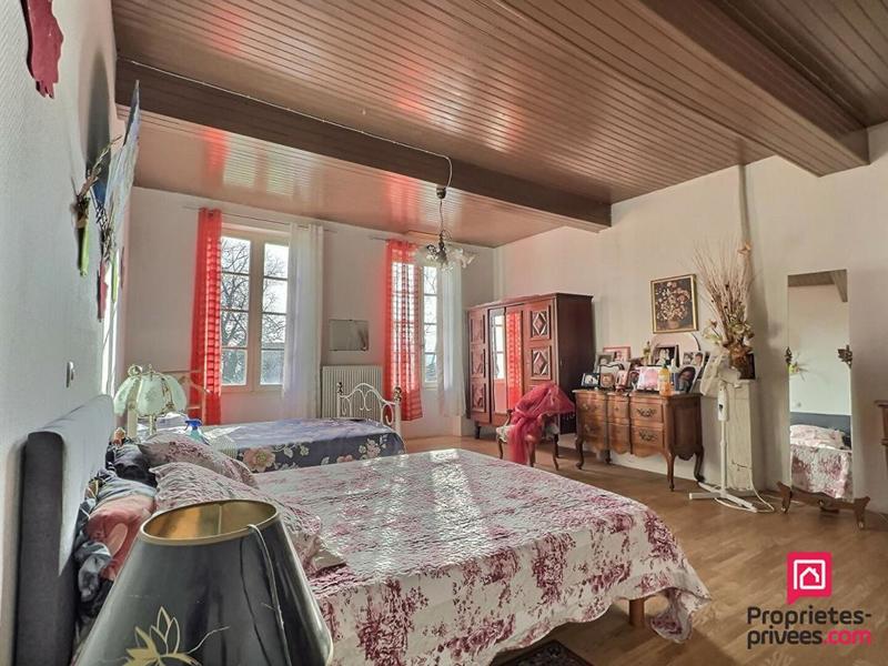 Maison - 210 m² - 9 pièces