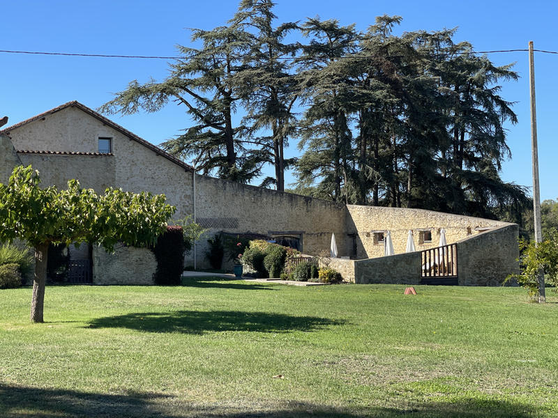 Maison - 417 m² - 8 pièces