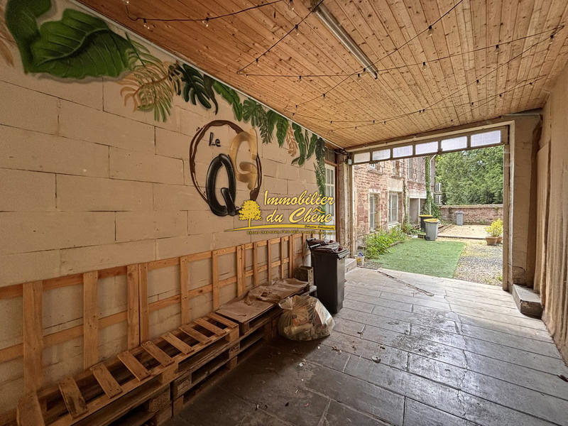 Local commercial - 211 m² - 7 pièces