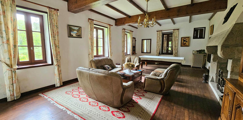 Maison - 300 m² - 10 pièces