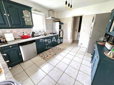 Maison - 210 m² - 8 pièces