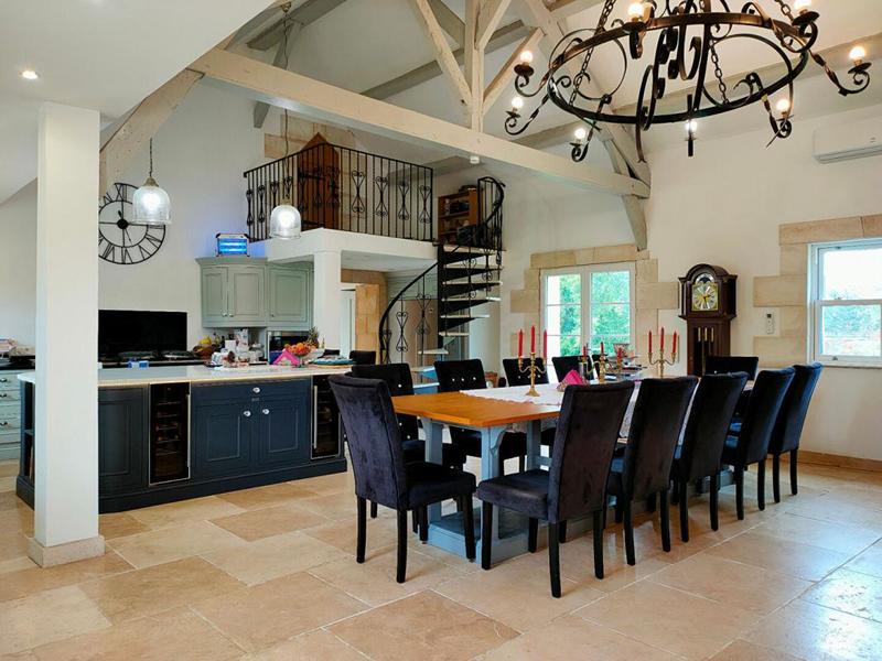 Propriété - 280 m² - 10 pièces