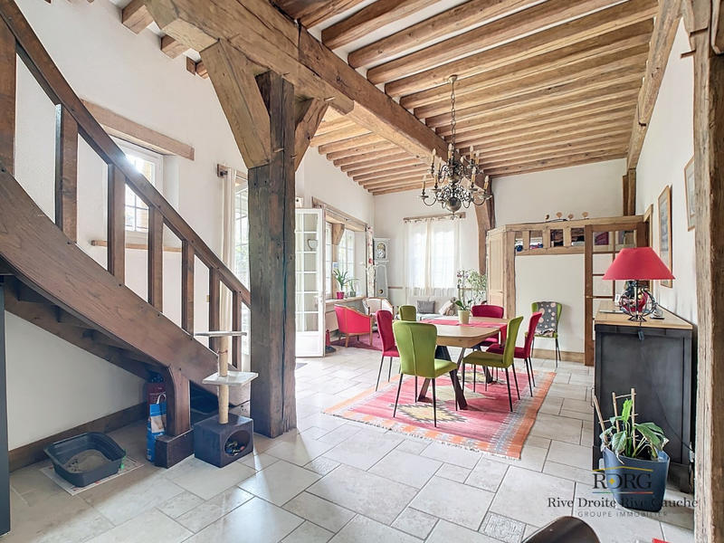 Maison - 214 m² - 8 pièces