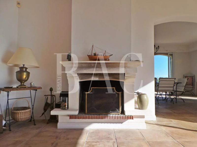 Villa - 330 m² - 8 pièces