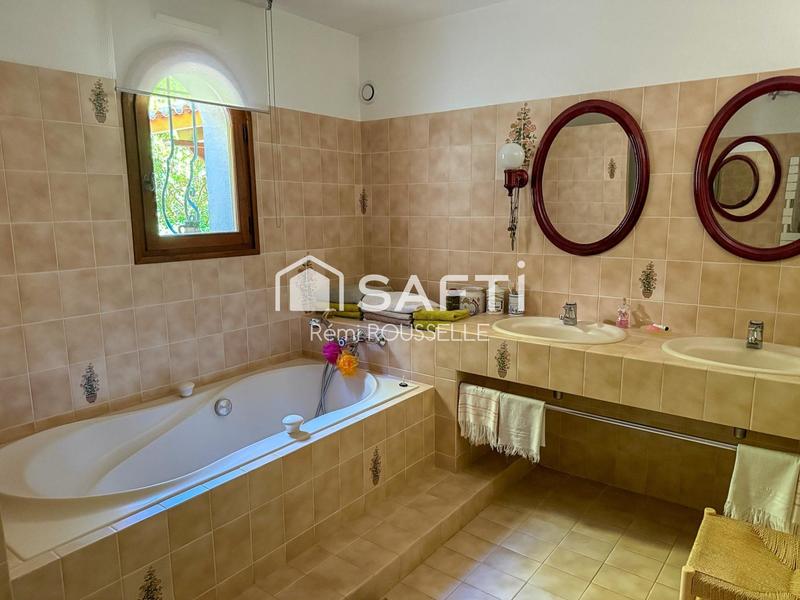 Maison - 180 m² - 8 pièces