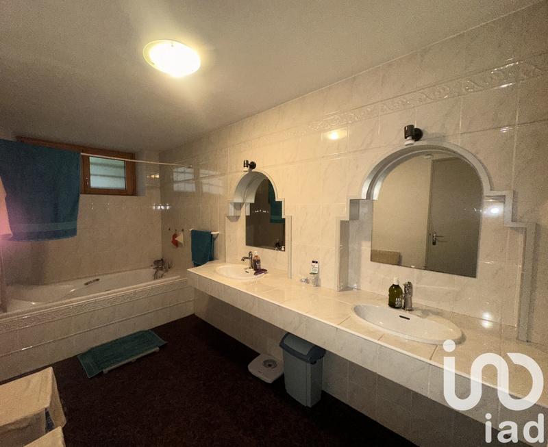 Maison de village - 298 m² - 10 pièces