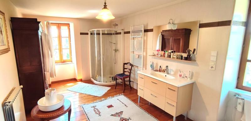 Corps de ferme - 230 m² - 5 pièces