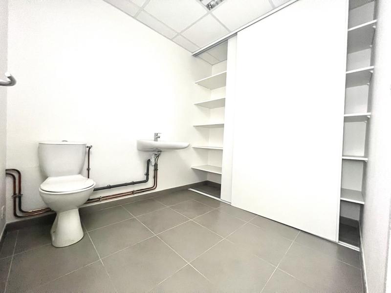 Bureau - 72 m² - 5 pièces