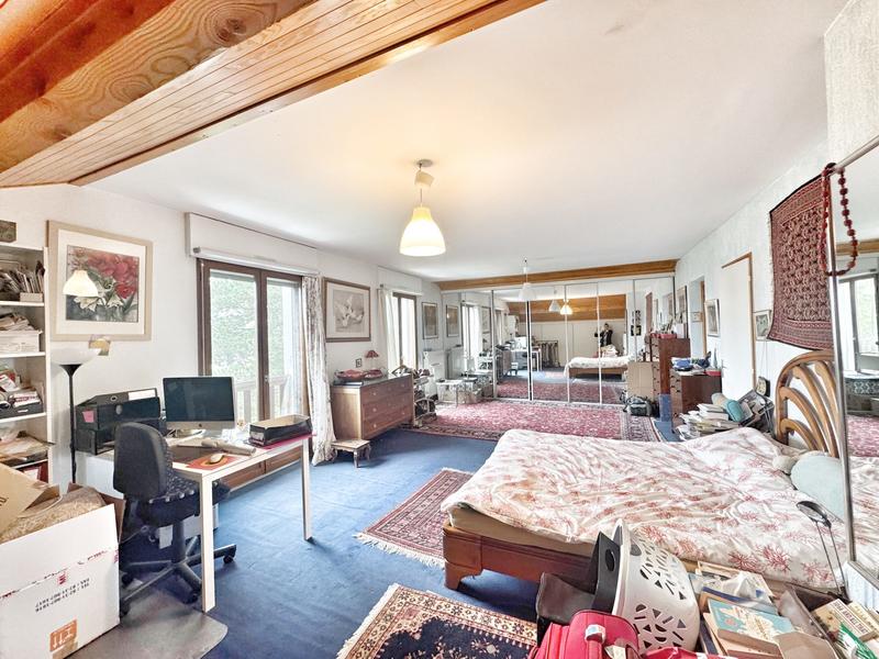 Maison - 231 m² - 7 pièces