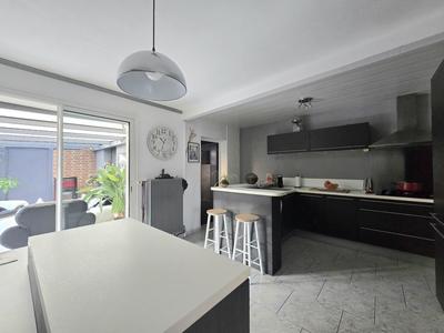 Maison - 170 m² - 8 pièces