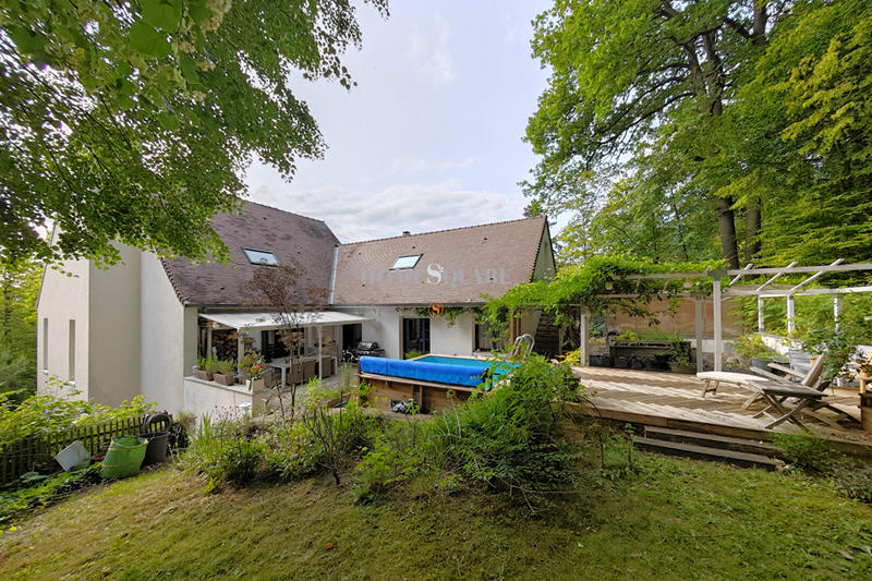 Maison - 300 m² - 8 pièces