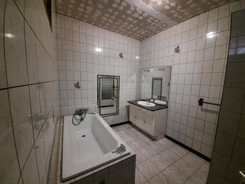 Maison - 210 m² - 7 pièces