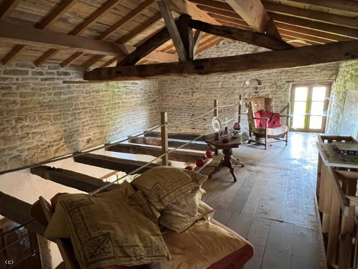 Maison ancienne - 167 m² - 8 pièces