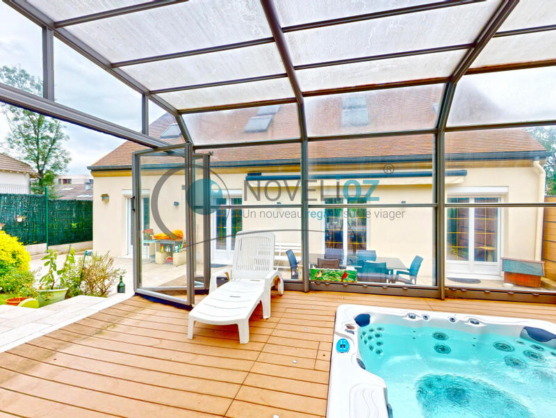 Maison - 291 m² - 9 pièces