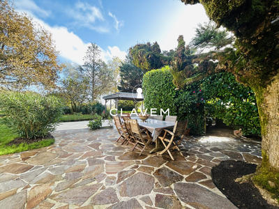 Maison - 208 m² - 7 pièces