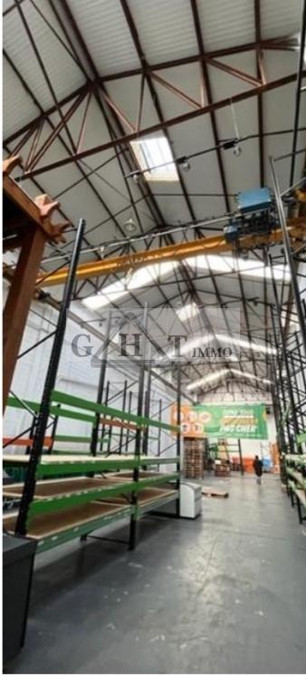 Entrepôt - 690 m²