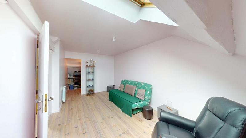 Maison - 220 m² - 9 pièces