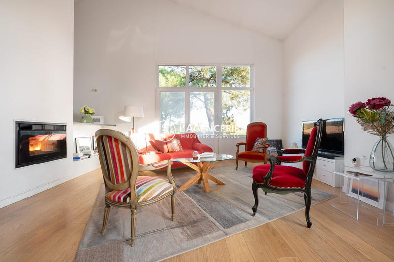 Maison - 300 m² - 7 pièces