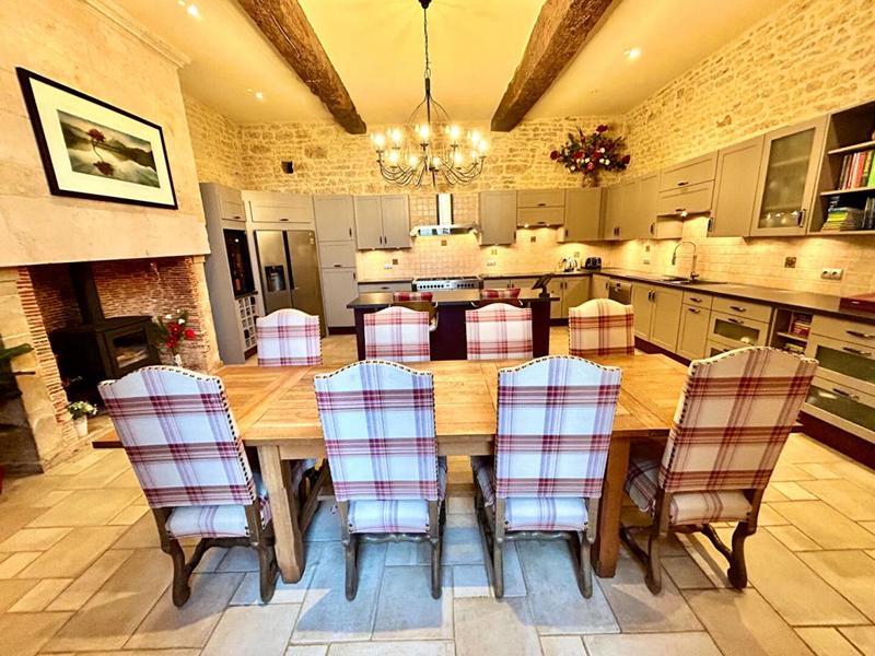 Demeure - 351 m² - 15 pièces