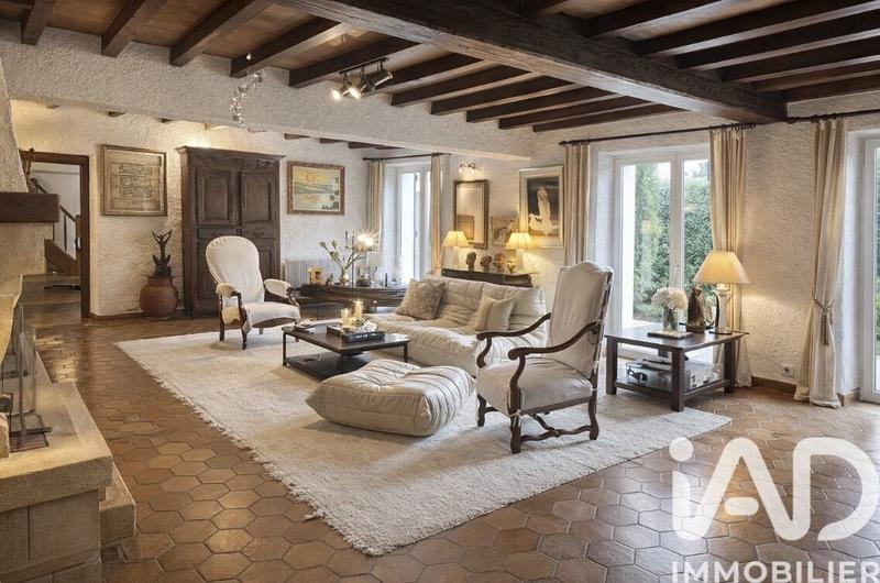 Maison - 285 m² - 9 pièces