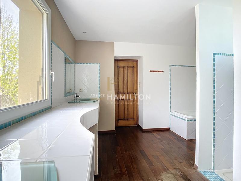 Maison - 346 m² - 6 pièces