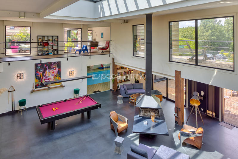 Maison - 630 m² - 8 pièces