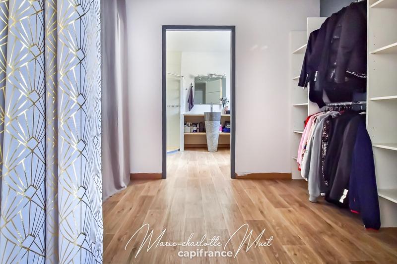 Maison - 220 m² - 6 pièces