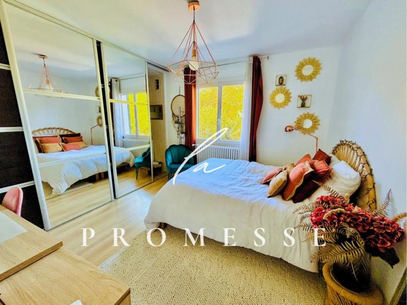 Villa - 301 m² - 9 pièces