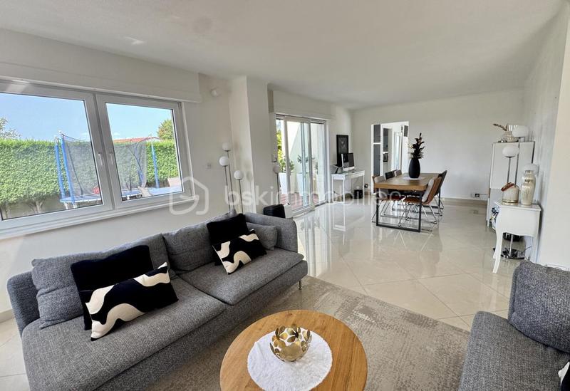 Maison - 211 m² - 6 pièces