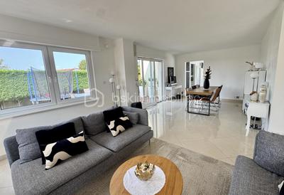 Maison - 211 m² - 6 pièces