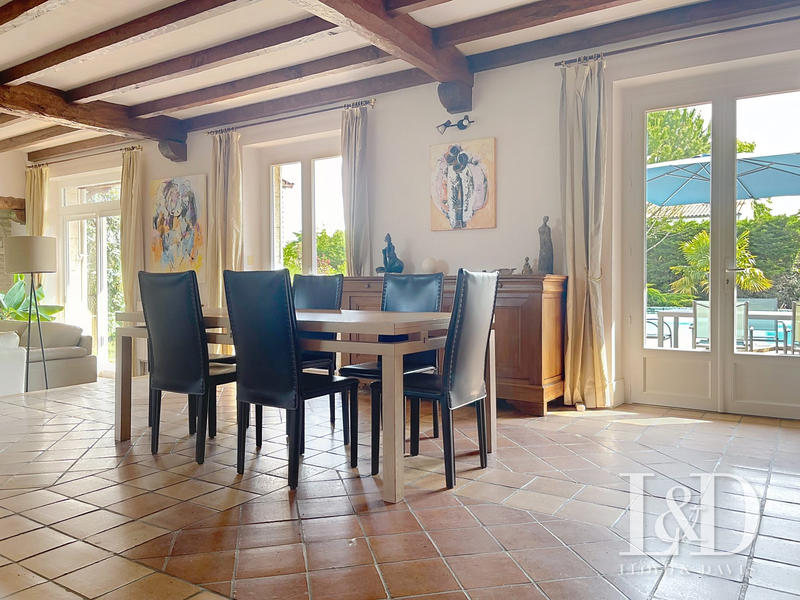 Maison - 278 m² - 9 pièces