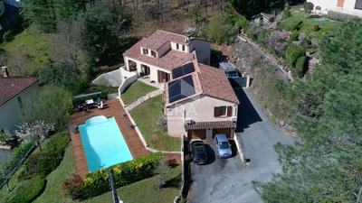 Maison - 198 m² - 8 pièces