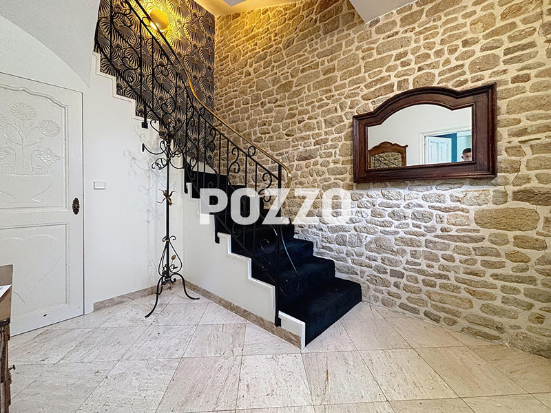 Maison - 256 m² - 10 pièces