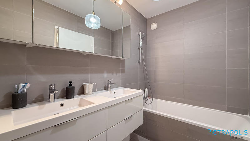 Appartement - 100 m² - 4 pièces