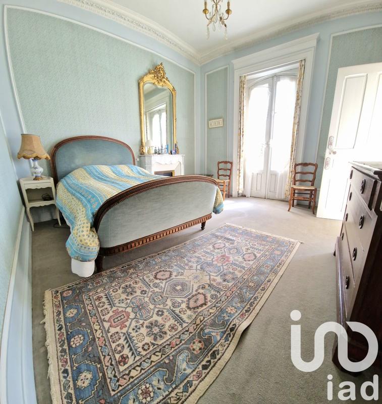 Maison - 270 m² - 16 pièces